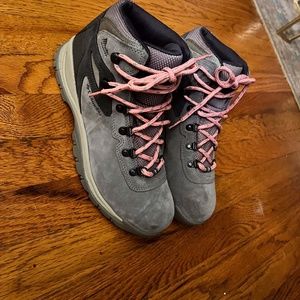 Columbia Womens Newton Ridge Plus Waterproof Amped Hiking Shoes SIZE 10